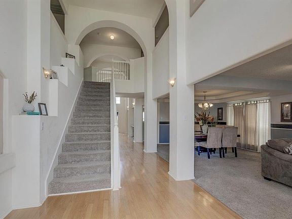 5th image of 171 Southlake Dr