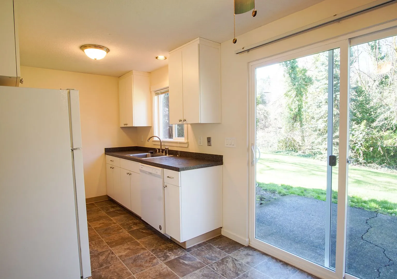 Spacious Corner Townhome with Private Patio + Parking! — Photo 4