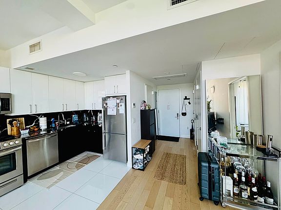 5th image of 3128 Henry Hudson Pkwy E #705
