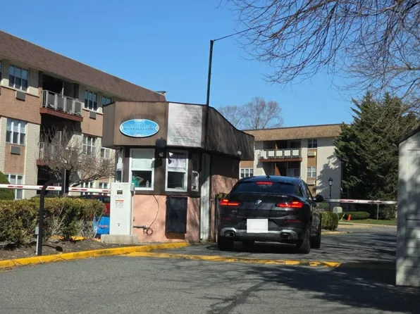 1111 River Rd APT D1, Edgewater, NJ 07020