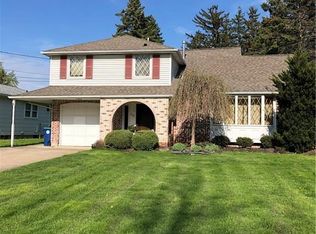 425 Country Pkwy, Williamsville, NY 14221