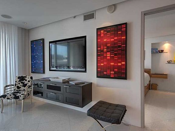 5th image of 1750 N Bayshore Dr APT 3910
