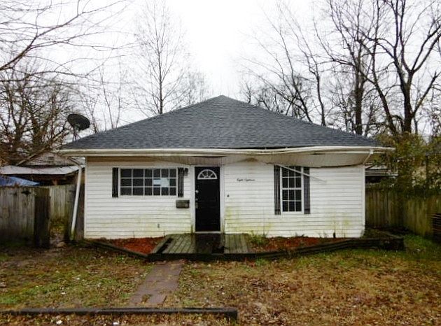 1st image of 818 Cherry St