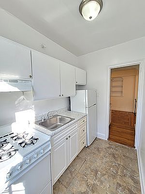 4th image of 738 W 187th St #4C