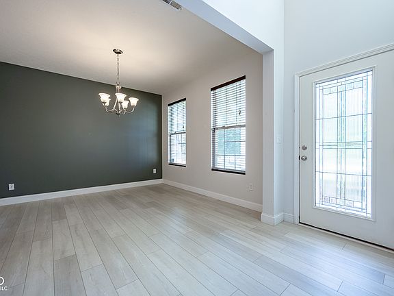 5th image of 5645 Crump Ln