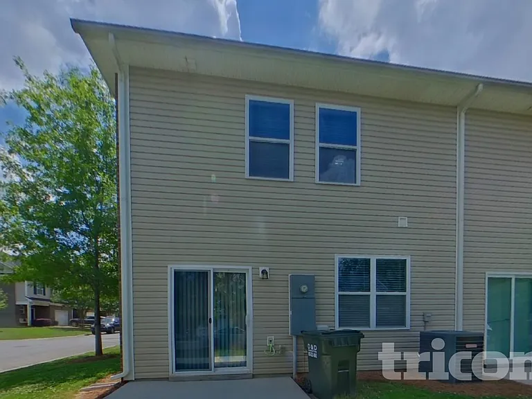 2046 Aragon Ln — Photo 16