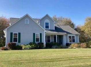 3920 Sand Bar Ct, Oxford, MI 48371