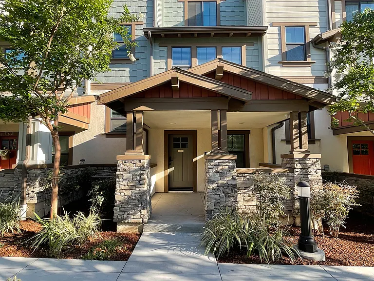 11760 Carriage Ln — Photo 1