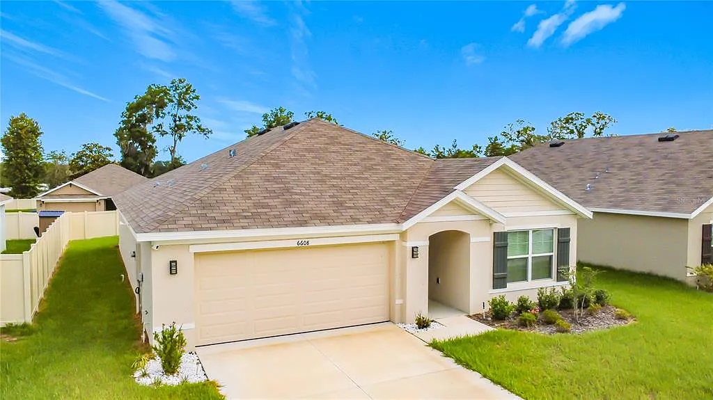 3 bed, 2.0 bath, 1672 sqft, $1,800 — Photo 3