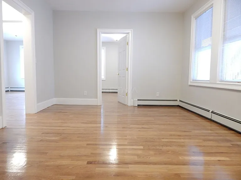 19 Henderson St — Photo 9