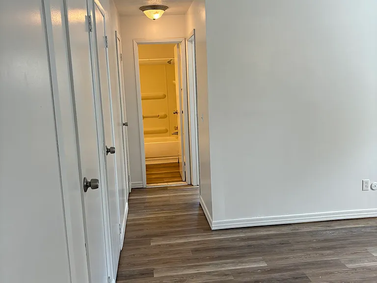 104 W Pulteney St #102 — Photo 4