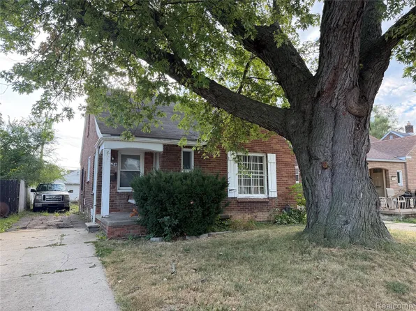 8674 Grandville Ave, Detroit, MI 48228