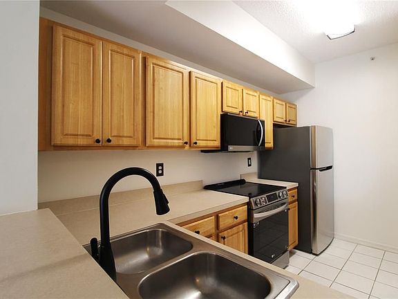 3rd image of 5721 Bentgrass Dr Unit 203