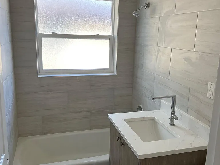 29 W Willow St #2 — Photo 3