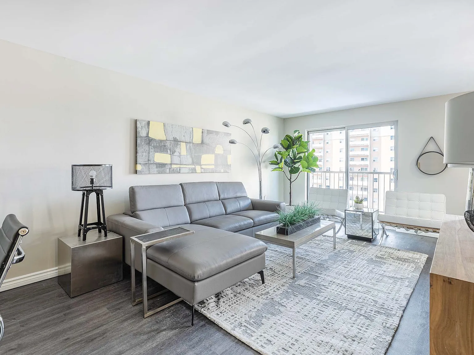 St. James Place III — Photo 2