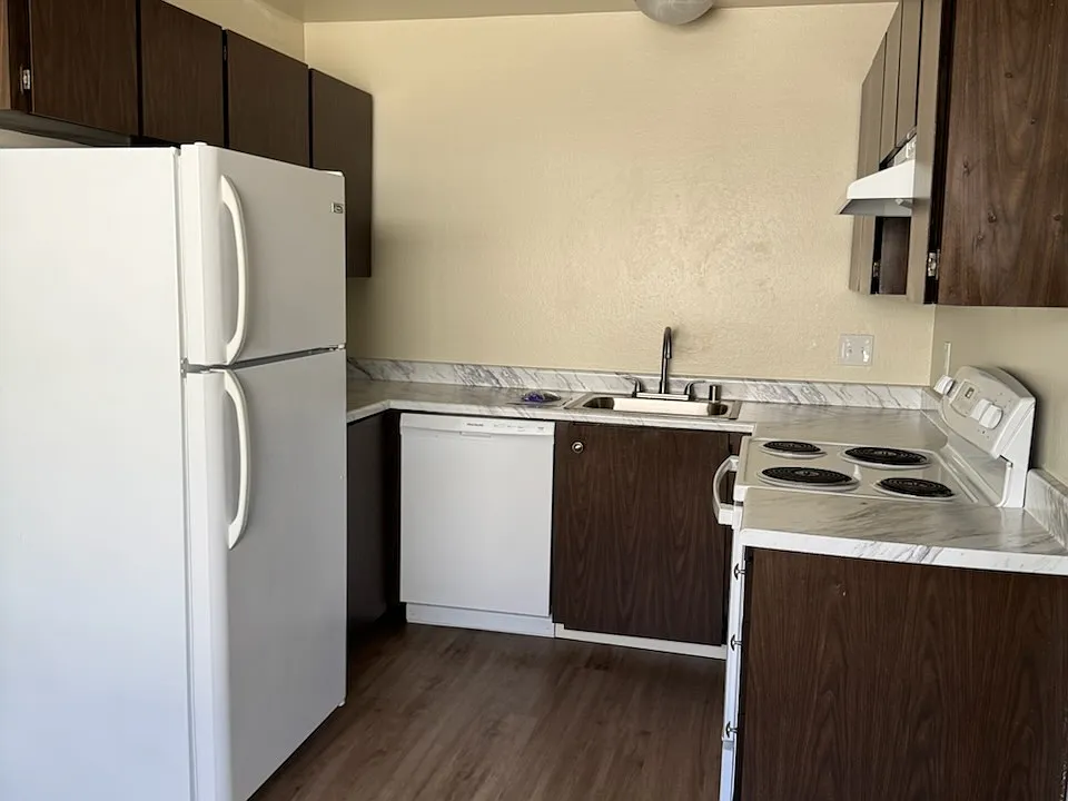 894 Santa Alicia Dr