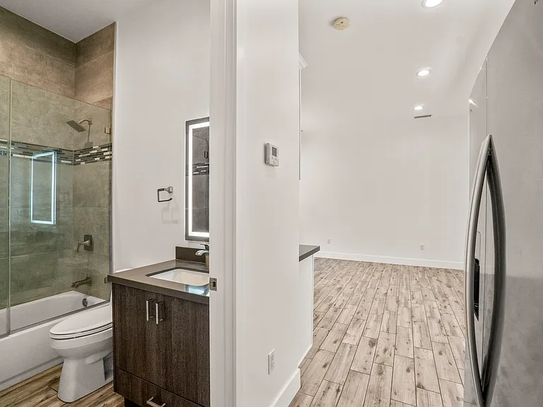 7310 Woodley Ave #7304 — Photo 9
