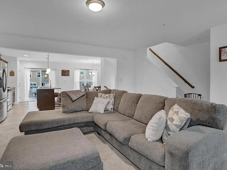 8153 Lenker Dr — Photo 6