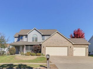 3116 Eagle Crest Rd, Bloomington, IL 61704