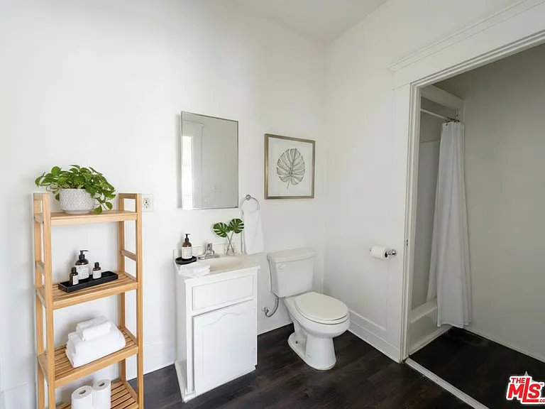 2142 S Oak St — Photo 4