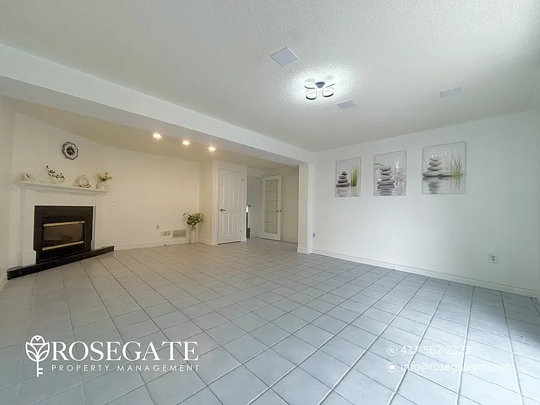 594 Queen Victoria Dr #2 — Photo 6