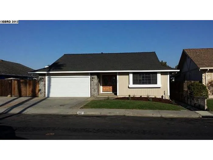 1907 Dolphin Pl photo 1