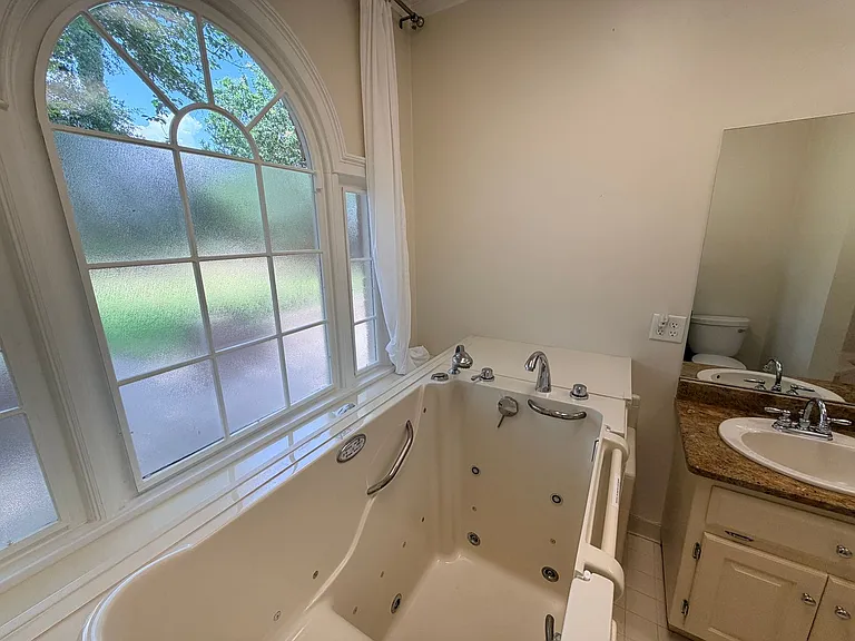 1009 Williamsburg Dr — Photo 33
