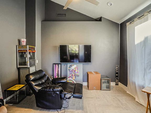 5th image of 3247 E Isabella Ave