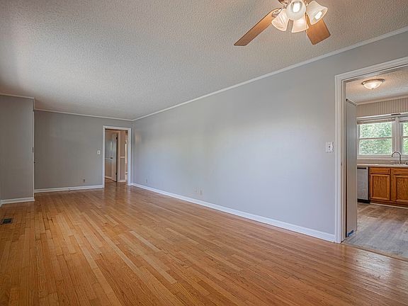4th image of 3803 Laird Ln