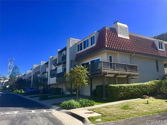 END unit at great location with plenty guest parking.