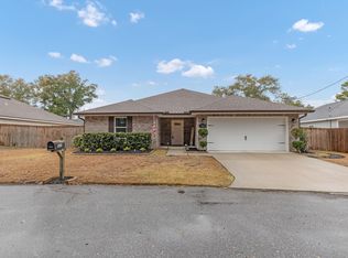 523 Friendship Rd, Mary Esther, FL 32569