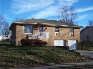 1313 S McHenry St, Independence, MO 64057