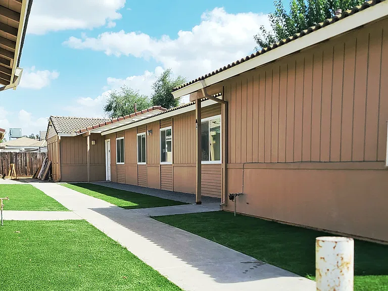 20 N Lemoore Ave #A — Photo 11