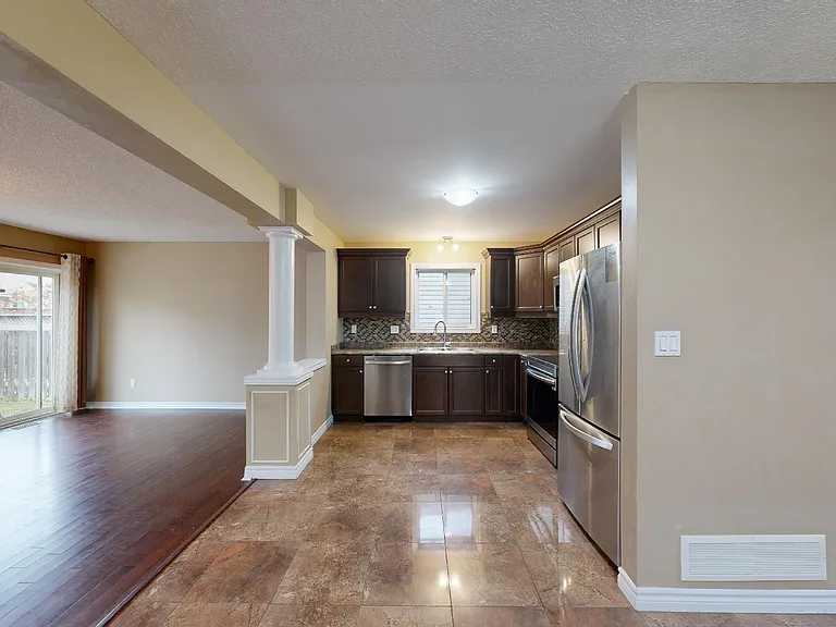 961 Blythwood Rd — Photo 6
