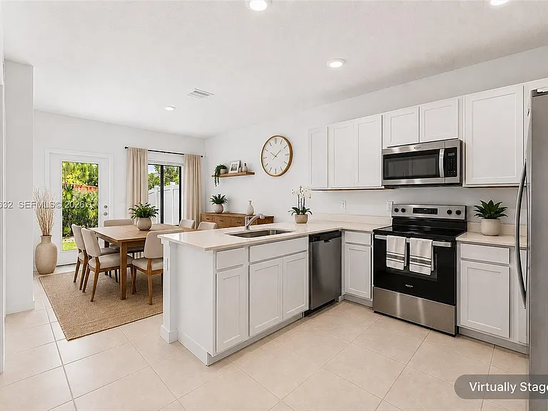 4825 Dillion St — Photo 13