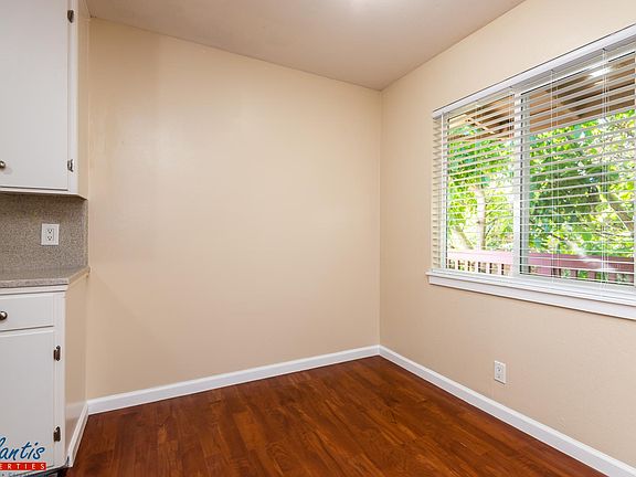 3rd image of 418 Roosevelt Ave APT 6