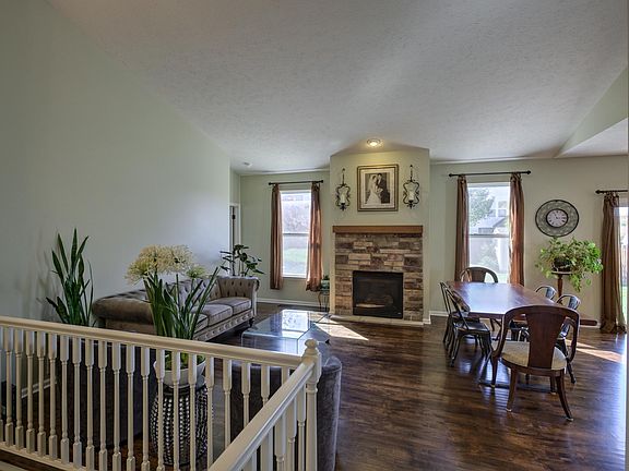 3rd image of 1115 Hardwood Dr