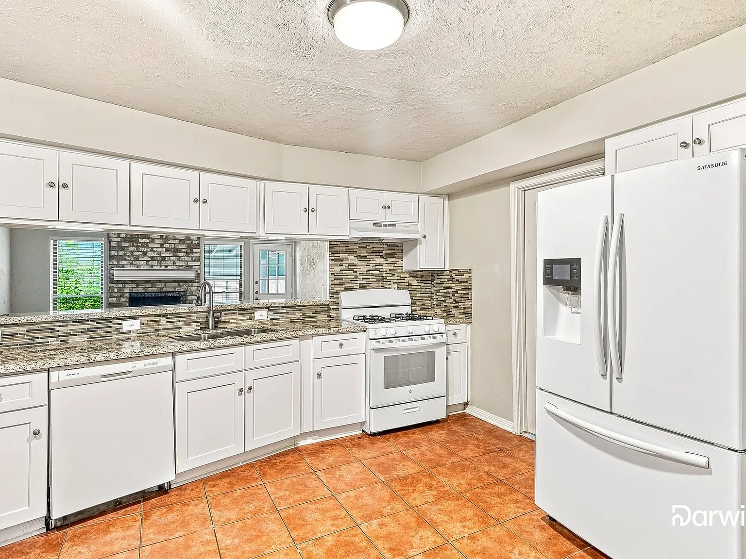 4 bed, 2.0 bath, 1795 sqft, $2,220 — Photo 4