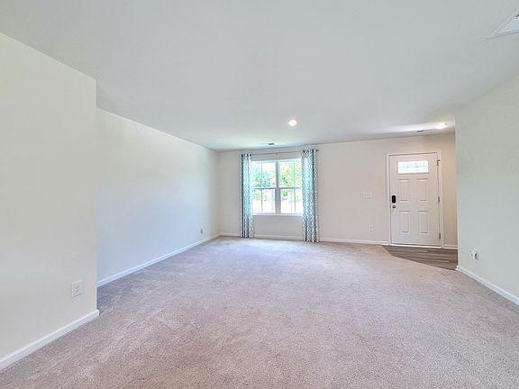 2nd image of 1002 Briar Rose Ln