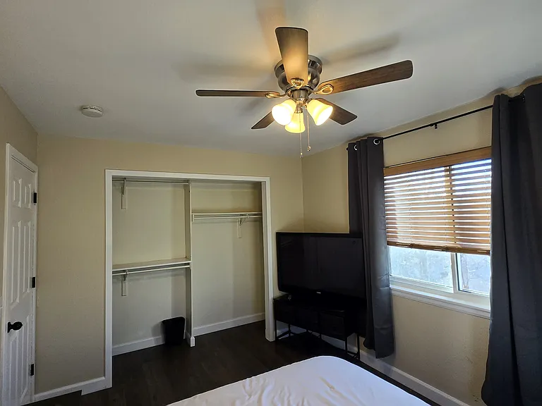 2224 W Hillside Ave — Photo 5