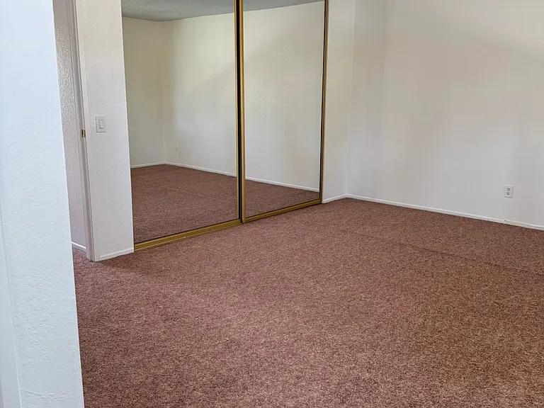 1910 W Palmyra Ave #127 — Photo 7
