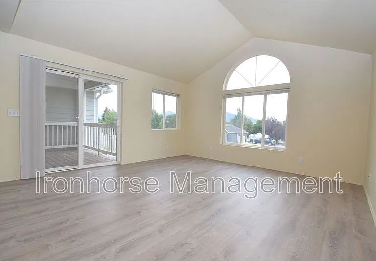 509 N Hunters Way — Photo 2