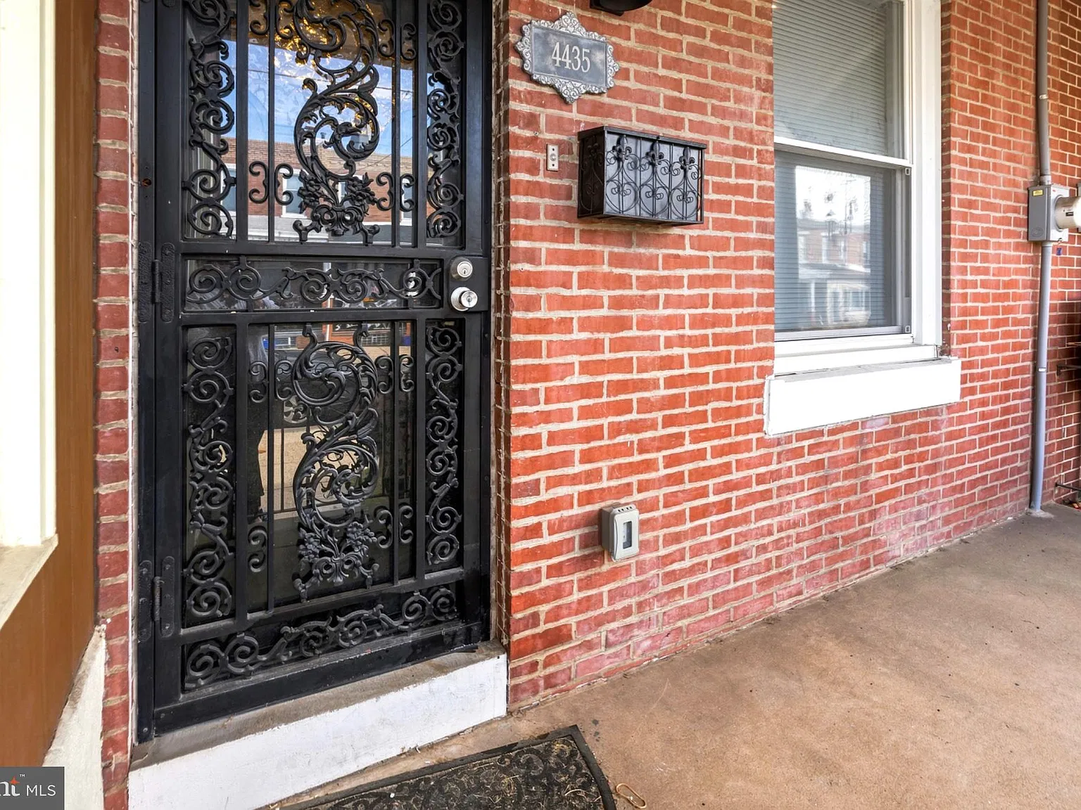 2 bed, 1.5 bath, 1000 sqft, $1,825 — Photo 2