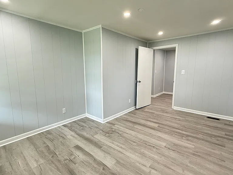 215 Newton Ln — Photo 34