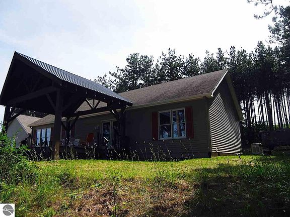 5th image of 11203 S Leelanau Hwy