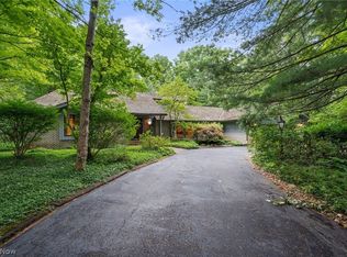 38500 Chagrin Blvd, Moreland Hills, OH 44022