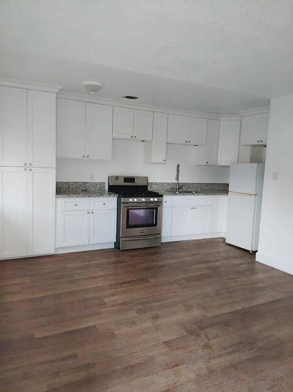 1 bed, 550 sqft, $1,050 — Photo 1
