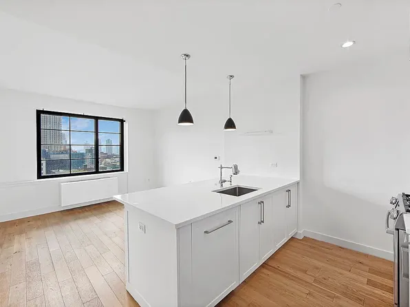 27-21 44th Dr #902, Long Island City, NY 11101