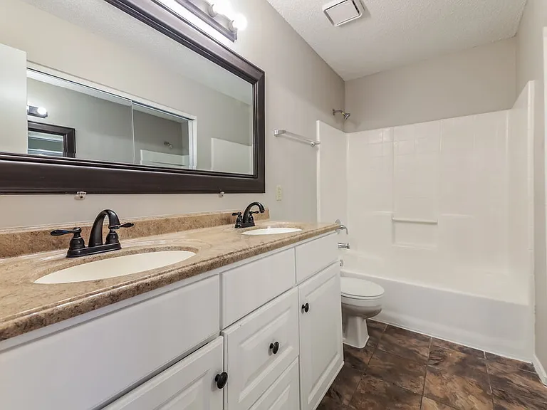 2524 Park Valley Dr — Photo 12