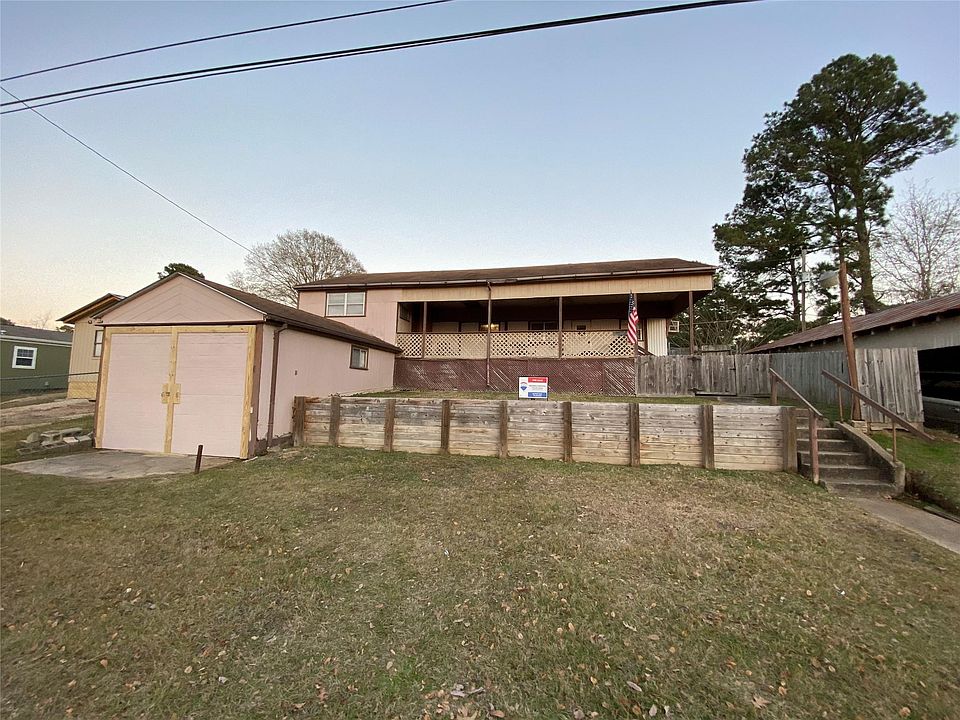 1st image of 142 W Lakeview Wood